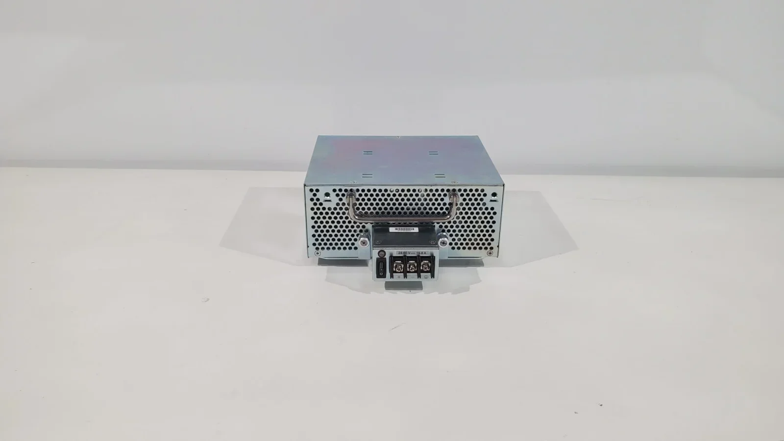 2025-04-15-15-27-15 Блок питания Cisco AA23180 300 Вт 341-0091-01 Astec — изображение 1
