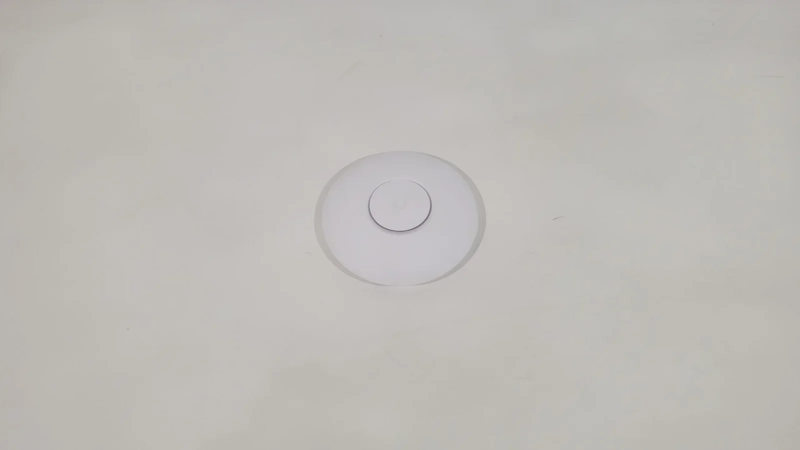 2025-04-21-12-34-26 Точка доступа Ubiquiti UniFi AP AC Lite UAP-AC-Lite купить — изображение 1