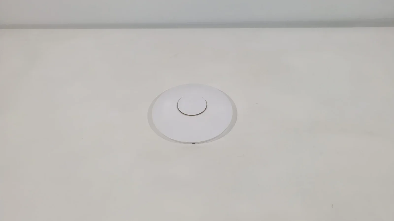2025-04-21-15-31-50 Точка доступа Ubiquiti UniFi AP LR UAP-LR купить — изображение 1